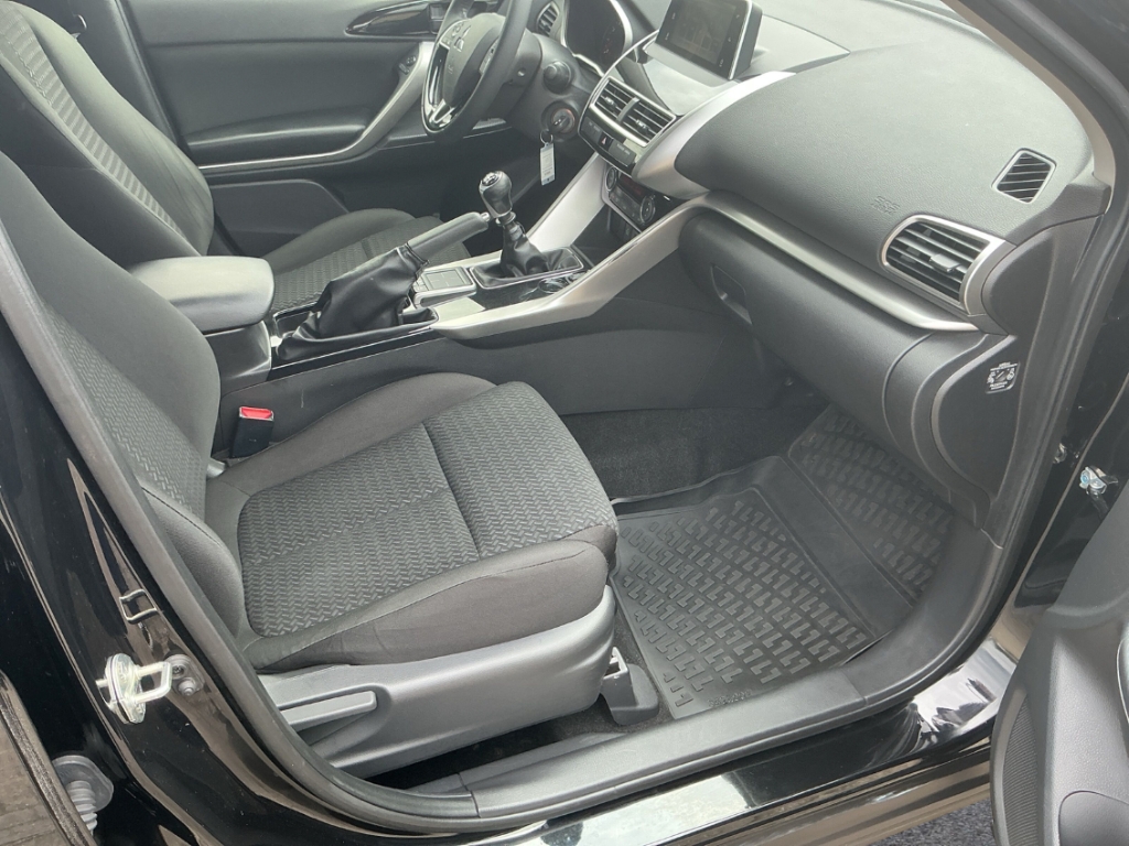 Fahrzeugabbildung Mitsubishi Eclipse Cross 1.5 MIVEC Active AHK SHZ RFK LM Tempomat