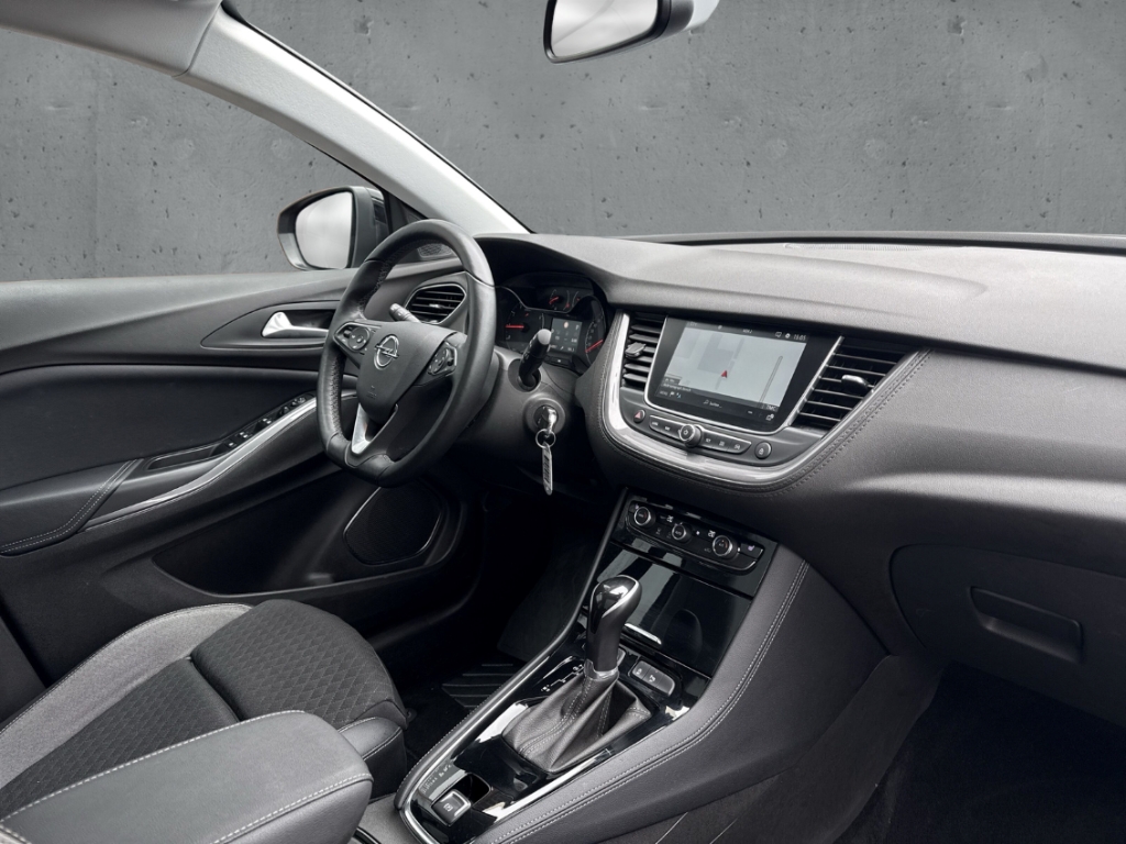 Fahrzeugabbildung Opel Grandland 1.2 Turbo AHK-abnehmbar Panorama Navi LED Kurvenlicht Apple CarPlay