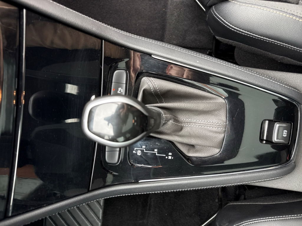 Fahrzeugabbildung Opel Grandland 1.2 Turbo AHK-abnehmbar Panorama Navi LED Kurvenlicht Apple CarPlay