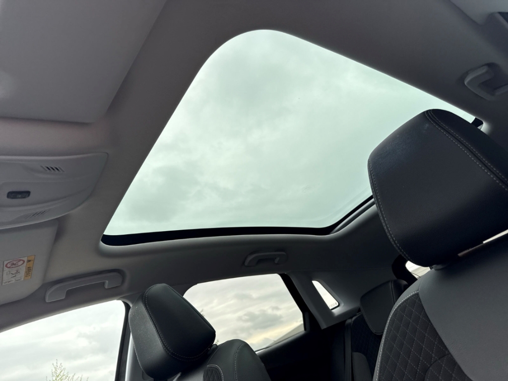 Fahrzeugabbildung Opel Grandland 1.2 Turbo AHK-abnehmbar Panorama Navi LED Kurvenlicht Apple CarPlay