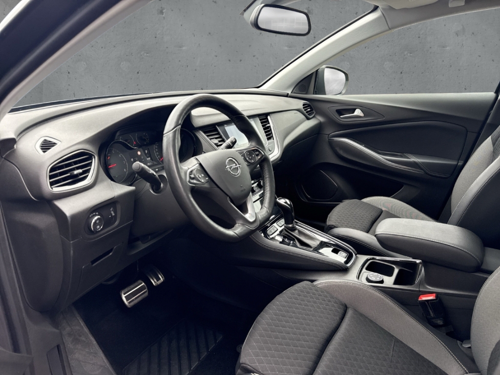 Fahrzeugabbildung Opel Grandland 1.2 Turbo AHK-abnehmbar Panorama Navi LED Kurvenlicht Apple CarPlay