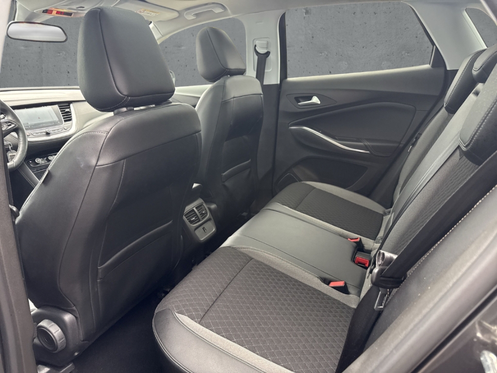 Fahrzeugabbildung Opel Grandland 1.2 Turbo AHK-abnehmbar Panorama Navi LED Kurvenlicht Apple CarPlay