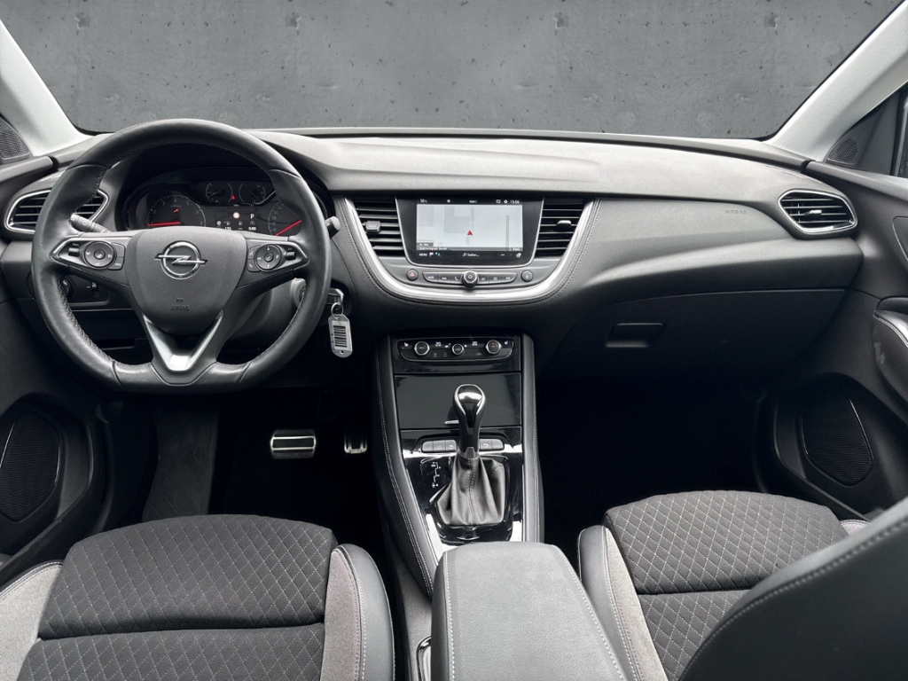 Fahrzeugabbildung Opel Grandland 1.2 Turbo AHK-abnehmbar Panorama Navi LED Kurvenlicht Apple CarPlay