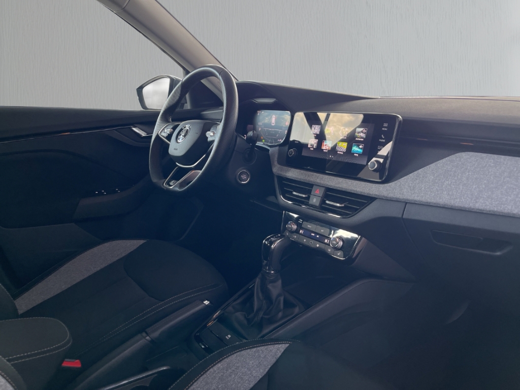 Fahrzeugabbildung SKODA Kamiq Selection 1.0 TSI DSG AHK LED VC SHZ PDC Alu A