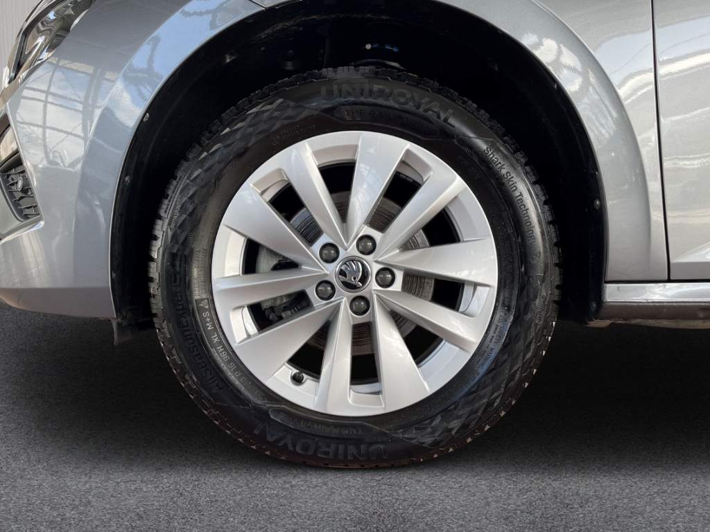 Fahrzeugabbildung SKODA Kamiq Selection 1.0 TSI DSG AHK LED VC SHZ PDC Alu A