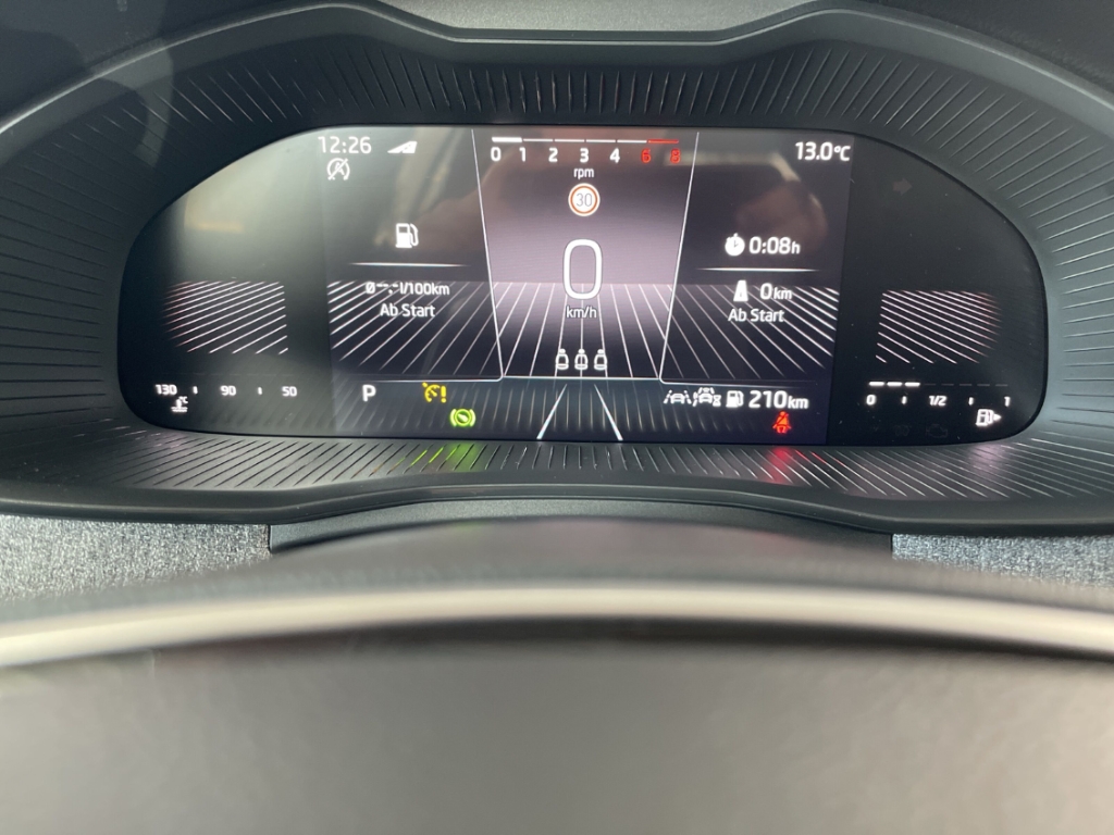 Fahrzeugabbildung SKODA Kamiq Selection 1.0 TSI DSG AHK LED VC SHZ PDC Alu A