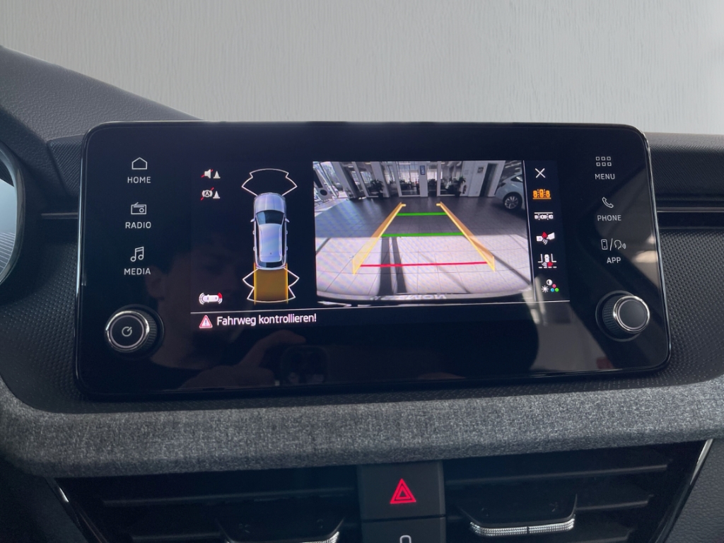 Fahrzeugabbildung SKODA Kamiq Selection 1.0 TSI DSG AHK LED VC SHZ PDC Alu A
