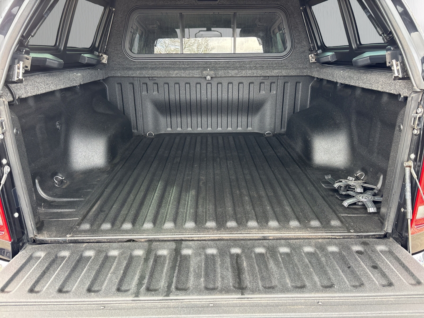 Fahrzeugabbildung Volkswagen Amarok Highline 4Motion DoKa 3.0 V6 Hardtop LED Leiste AHK SHZ