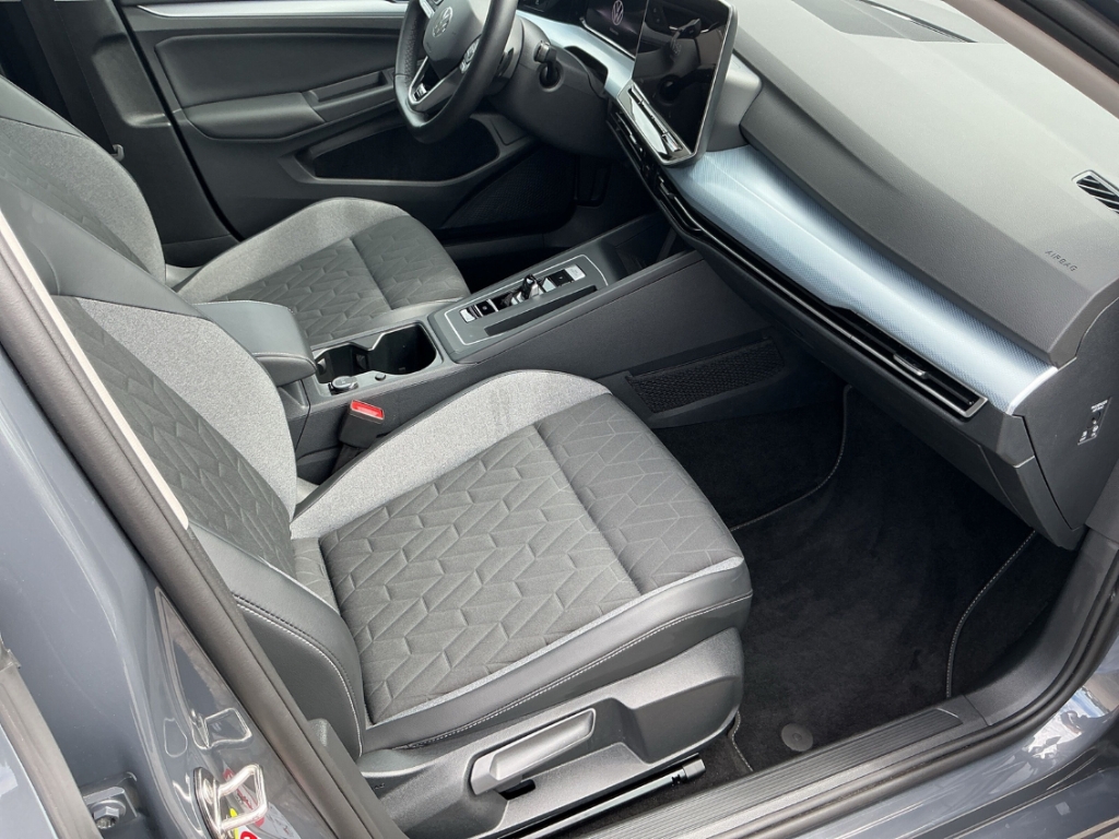 Fahrzeugabbildung Volkswagen Golf 1,5 l eTSI GOAL AHK ACC LED SHZ Rückfahrkam.