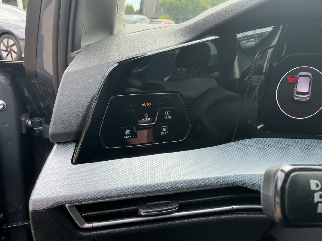 Fahrzeugabbildung Volkswagen Golf 1,5 l eTSI GOAL AHK ACC LED SHZ Rückfahrkam.
