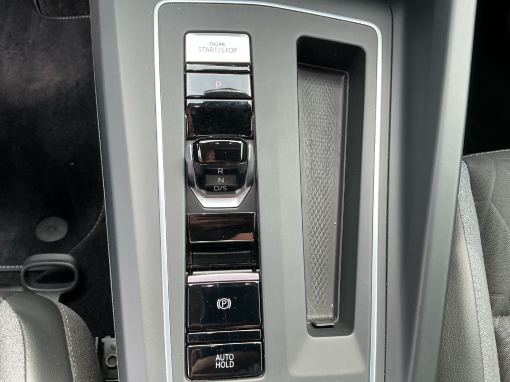Fahrzeugabbildung Volkswagen Golf 1,5 l eTSI GOAL AHK ACC LED SHZ Rückfahrkam.