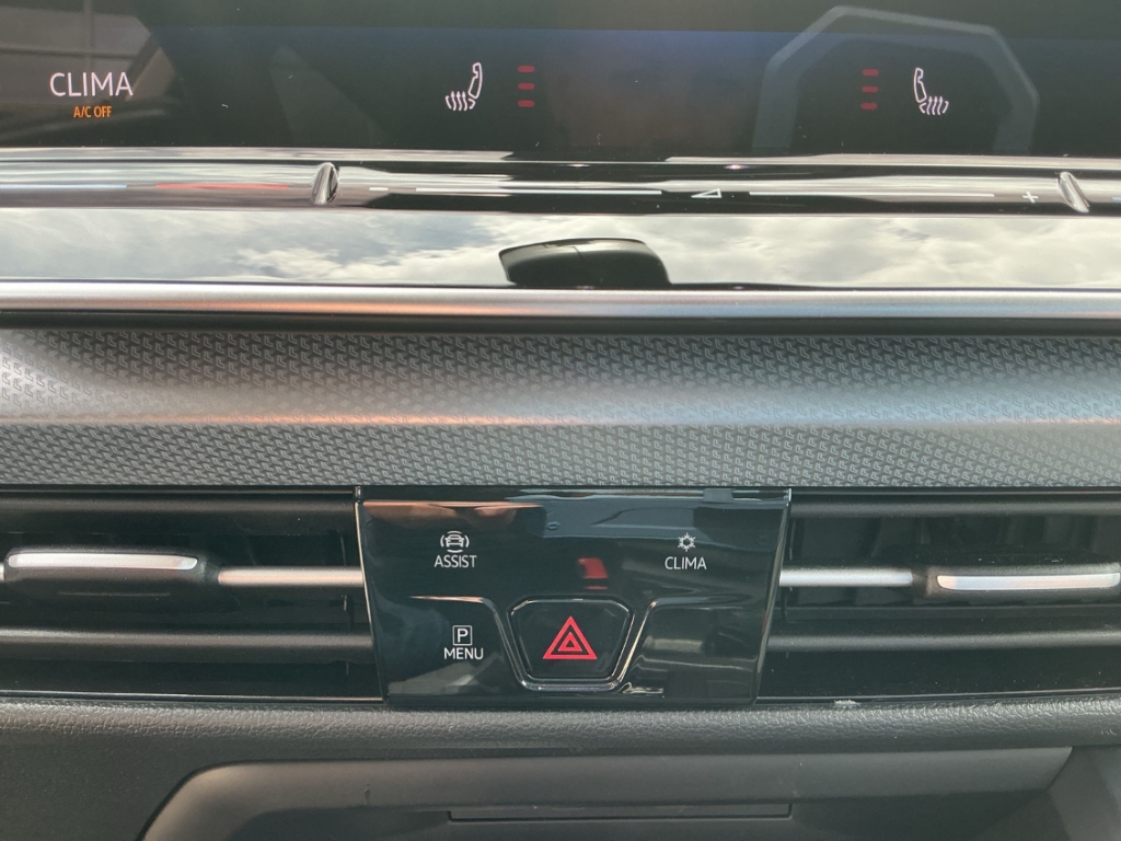 Fahrzeugabbildung Volkswagen Golf 1,5 l eTSI GOAL AHK ACC LED SHZ Rückfahrkam.