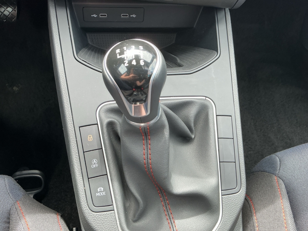 Fahrzeugabbildung Volkswagen Golf 1,5 l eTSI GOAL AHK ACC LED SHZ Rückfahrkam.