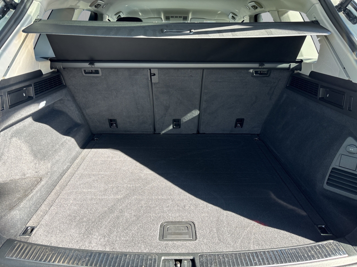 Fahrzeugabbildung Volkswagen Touareg Elegance 4Motion 3.0 V6 Navi Kam PDC Standheizung