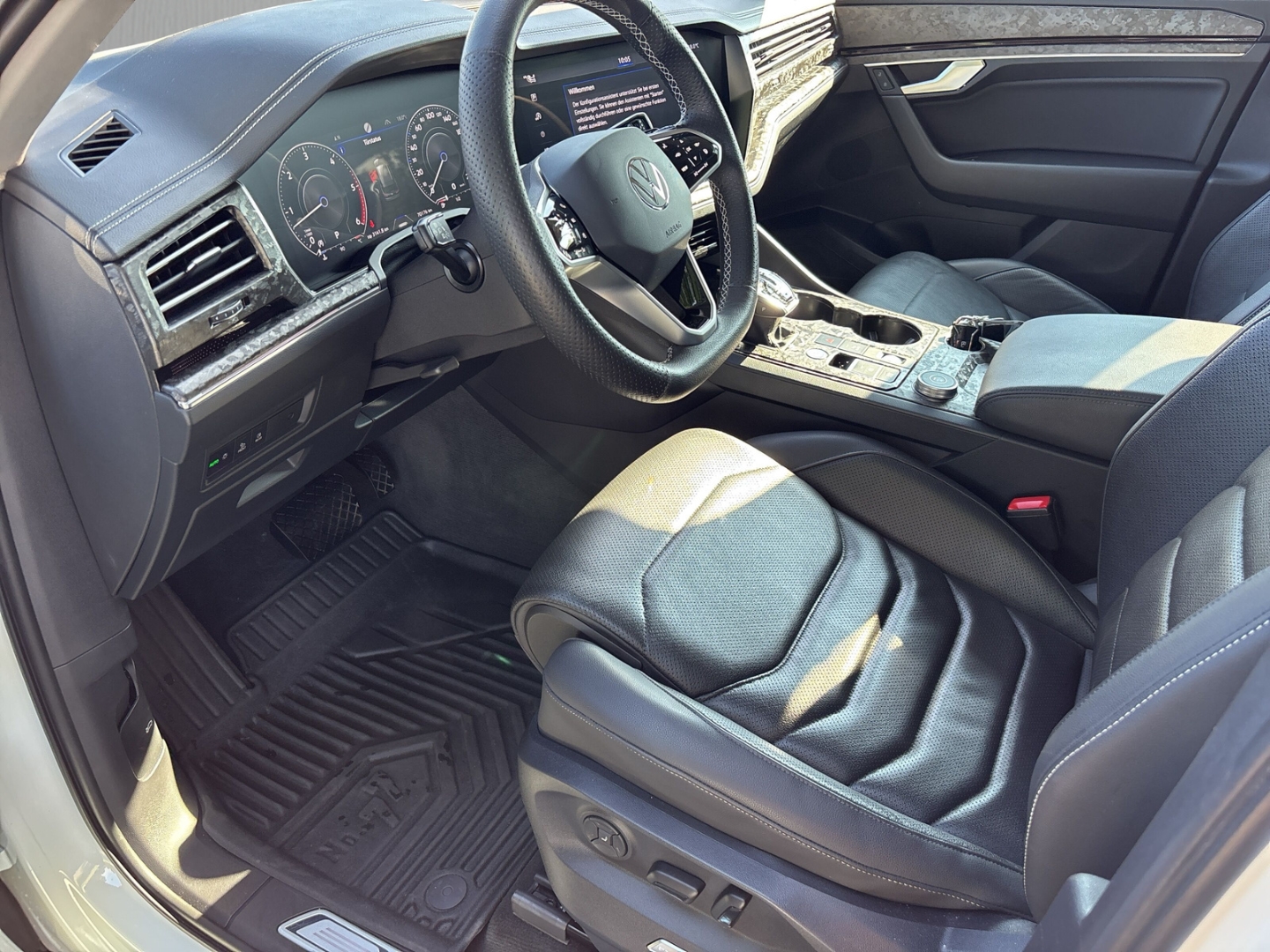 Fahrzeugabbildung Volkswagen Touareg Elegance 4Motion 3.0 V6 Navi Kam PDC Standheizung