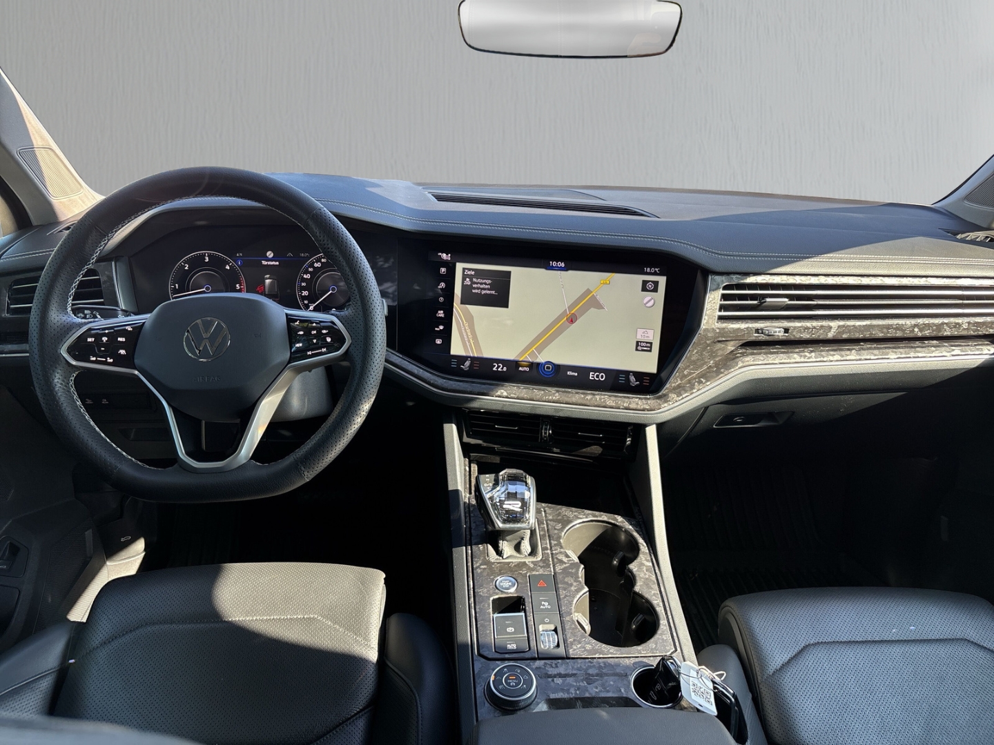 Fahrzeugabbildung Volkswagen Touareg Elegance 4Motion 3.0 V6 Navi Kam PDC Standheizung