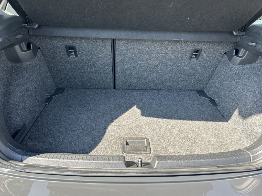 Fahrzeugabbildung Volkswagen Polo VI 1.0 TSI Highline Navi Klimaauto SHZ PDC Allwetter