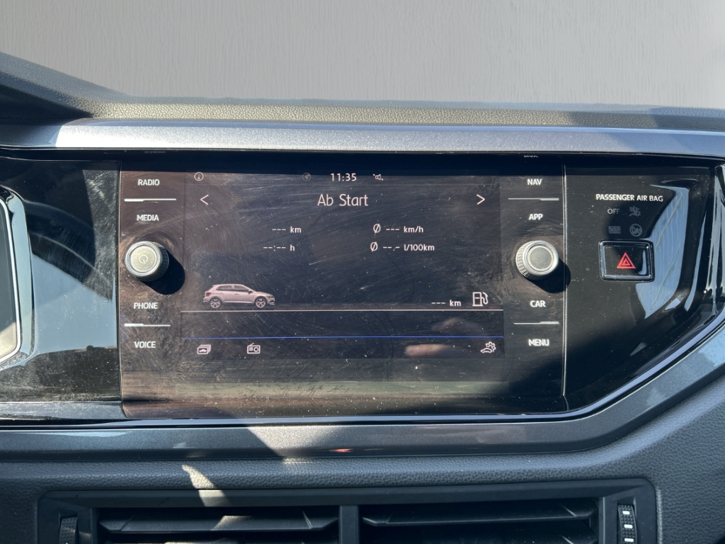 Fahrzeugabbildung Volkswagen Polo VI 1.0 TSI Highline Navi Klimaauto SHZ PDC Allwetter