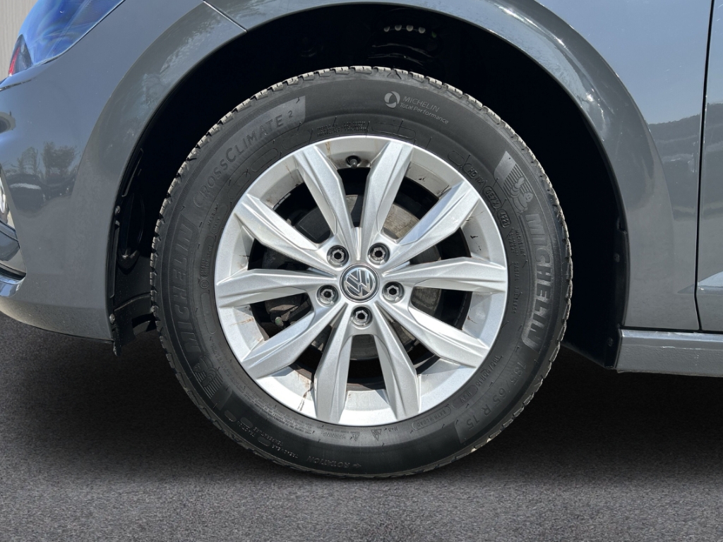 Fahrzeugabbildung Volkswagen Polo VI 1.0 TSI Highline Navi Klimaauto SHZ PDC Allwetter