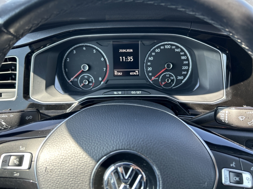 Fahrzeugabbildung Volkswagen Polo VI 1.0 TSI Highline Navi Klimaauto SHZ PDC Allwetter
