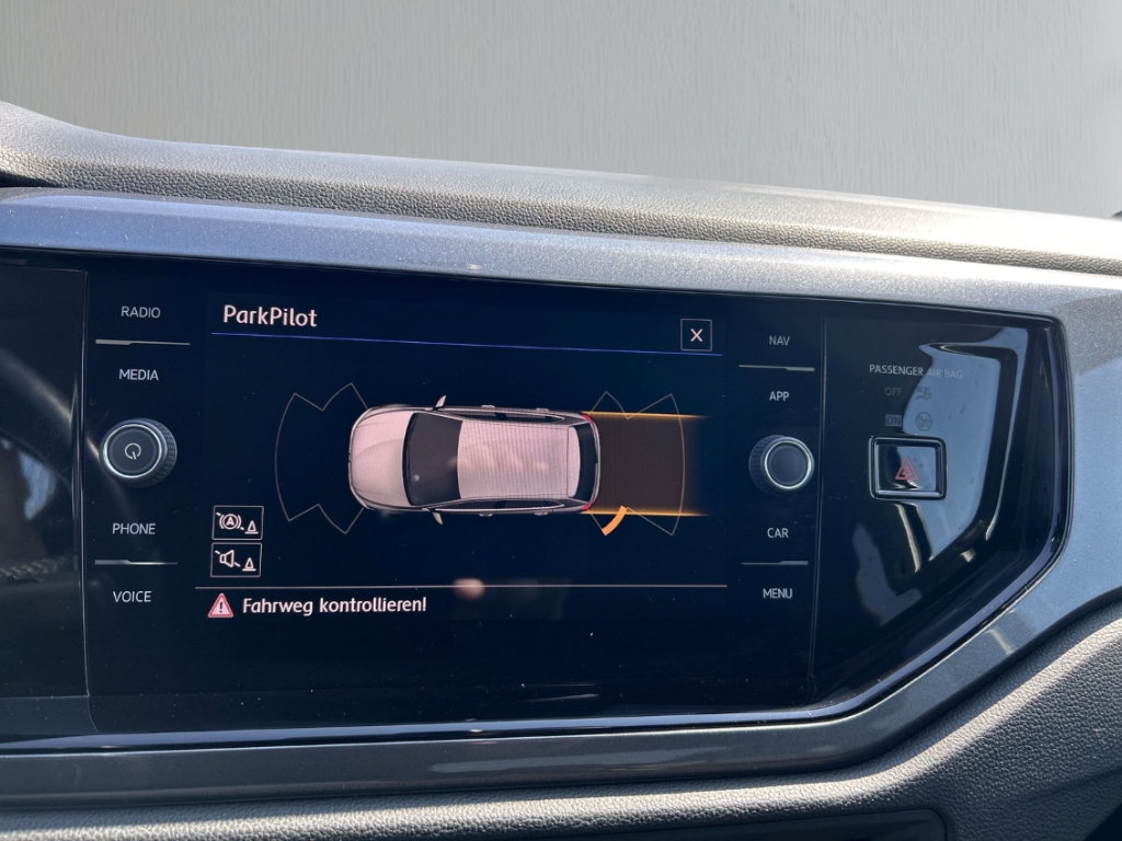 Fahrzeugabbildung Volkswagen Polo VI 1.0 TSI Highline Navi Klimaauto SHZ PDC Allwetter