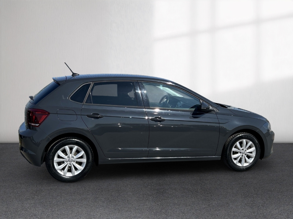 Fahrzeugabbildung Volkswagen Polo VI 1.0 TSI Highline Navi Klimaauto SHZ PDC Allwetter