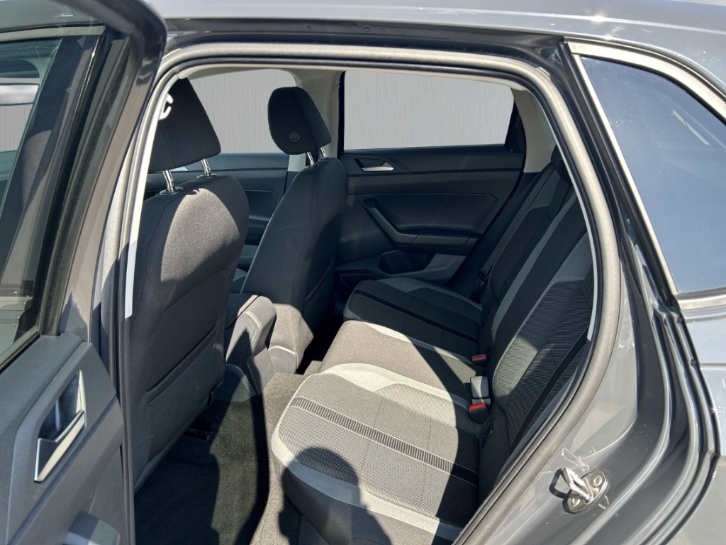 Fahrzeugabbildung Volkswagen Polo VI 1.0 TSI Highline Navi Klimaauto SHZ PDC Allwetter