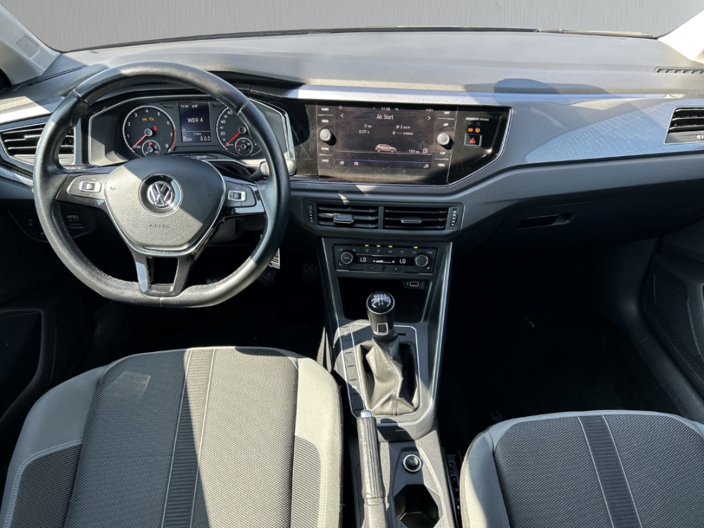 Fahrzeugabbildung Volkswagen Polo VI 1.0 TSI Highline Navi Klimaauto SHZ PDC Allwetter