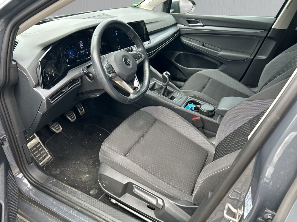 Fahrzeugabbildung Volkswagen Golf Active 1.5 Life IQ.Drive SHZ LED NAVI StdHz StandHZG ACC Apple CarPlay