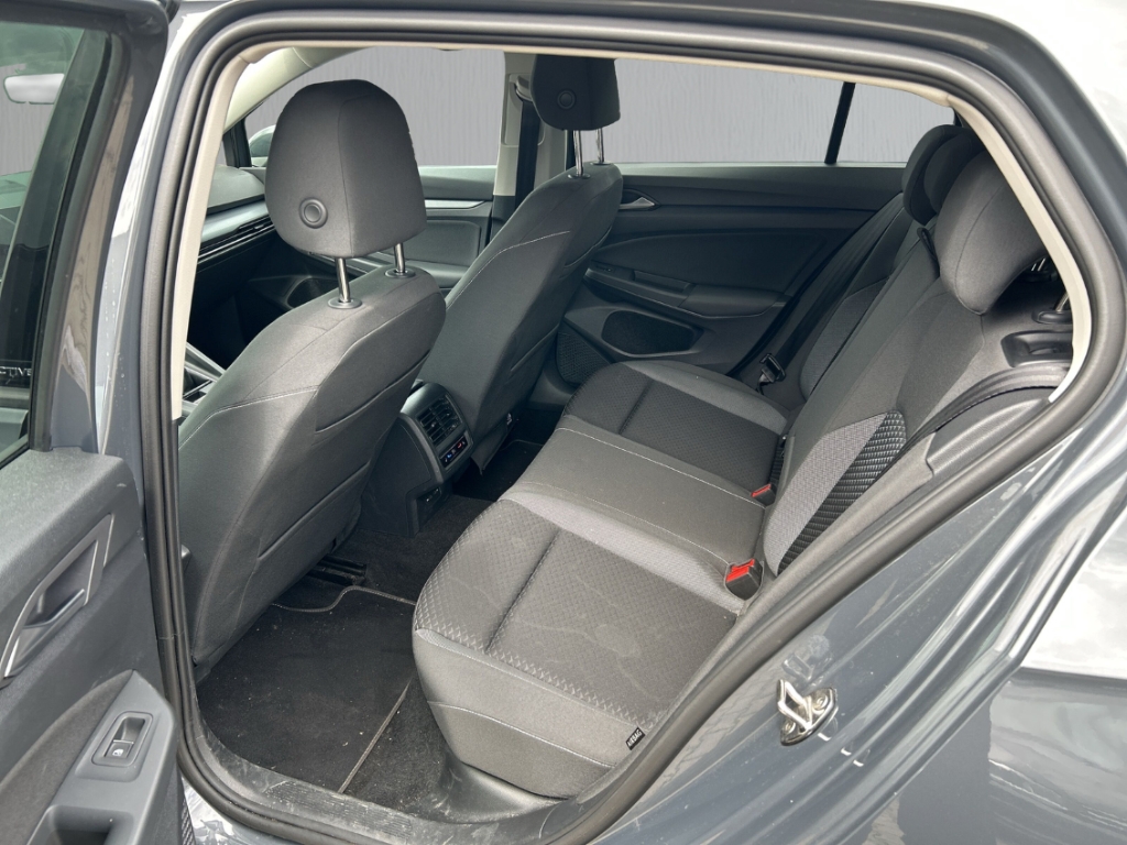 Fahrzeugabbildung Volkswagen Golf Active 1.5 Life IQ.Drive SHZ LED NAVI StdHz StandHZG ACC Apple CarPlay