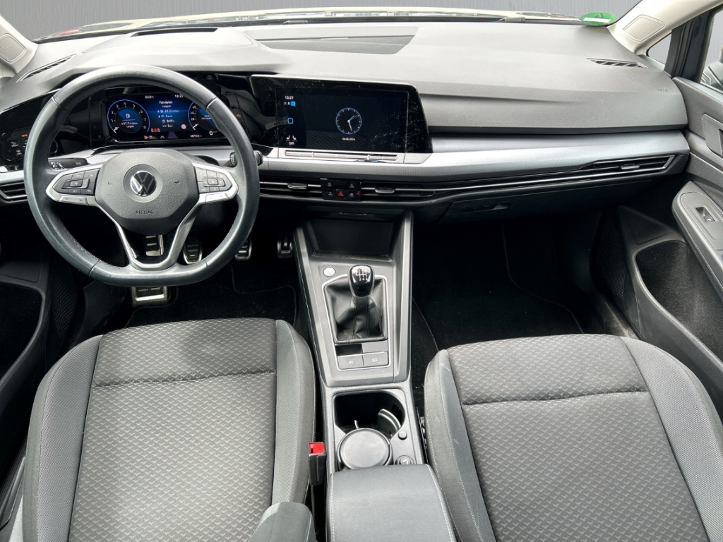 Fahrzeugabbildung Volkswagen Golf Active 1.5 Life IQ.Drive SHZ LED NAVI StdHz StandHZG ACC Apple CarPlay