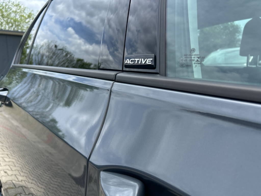 Fahrzeugabbildung Volkswagen Golf Active 1.5 Life IQ.Drive SHZ LED NAVI StdHz StandHZG ACC Apple CarPlay