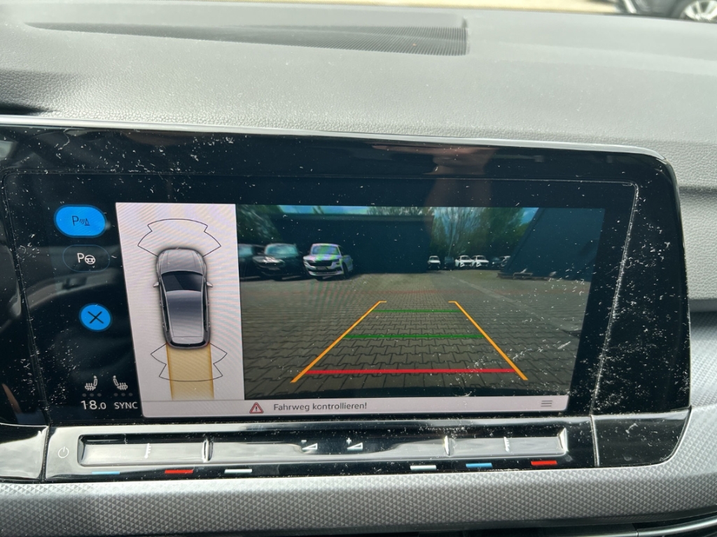 Fahrzeugabbildung Volkswagen Golf Active 1.5 Life IQ.Drive SHZ LED NAVI StdHz StandHZG ACC Apple CarPlay