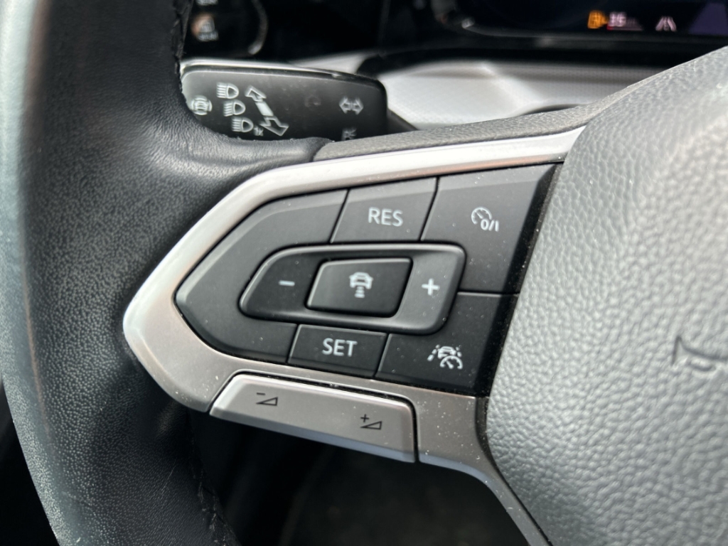 Fahrzeugabbildung Volkswagen Golf Active 1.5 Life IQ.Drive SHZ LED NAVI StdHz StandHZG ACC Apple CarPlay
