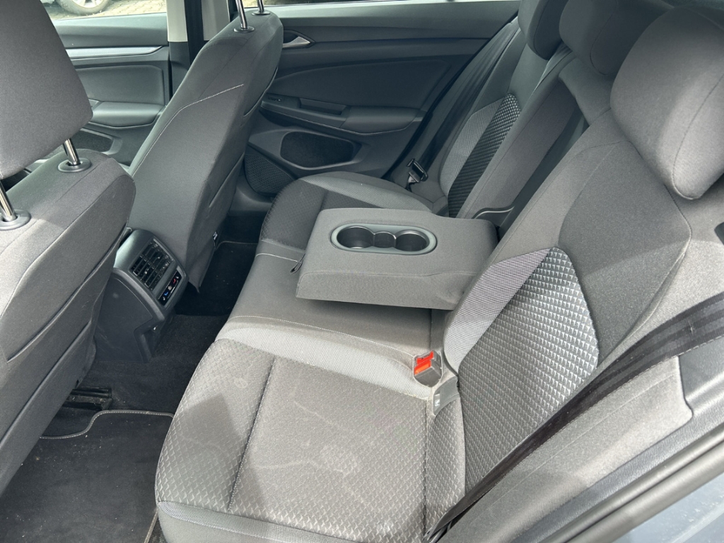 Fahrzeugabbildung Volkswagen Golf Active 1.5 Life IQ.Drive SHZ LED NAVI StdHz StandHZG ACC Apple CarPlay