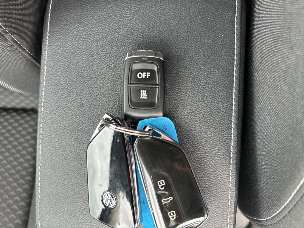 Fahrzeugabbildung Volkswagen Golf Active 1.5 Life IQ.Drive SHZ LED NAVI StdHz StandHZG ACC Apple CarPlay