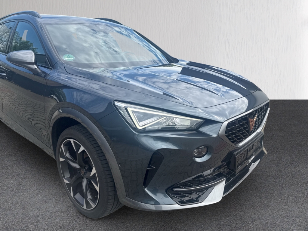 Fahrzeugabbildung CUPRA Formentor 1.5 TSI AHK NAVI SHZ LED R-KAM BeatsAu AHK-klappbar Digitales Cockpit Soundsystem