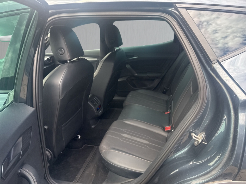 Fahrzeugabbildung CUPRA Formentor 1.5 TSI AHK NAVI SHZ LED R-KAM BeatsAu AHK-klappbar Digitales Cockpit Soundsystem