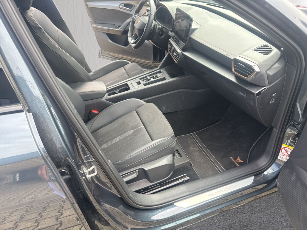 Fahrzeugabbildung CUPRA Formentor 1.5 TSI AHK NAVI SHZ LED R-KAM BeatsAu AHK-klappbar Digitales Cockpit Soundsystem