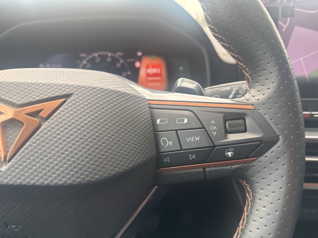 Fahrzeugabbildung CUPRA Formentor 1.5 TSI AHK NAVI SHZ LED R-KAM BeatsAu AHK-klappbar Digitales Cockpit Soundsystem