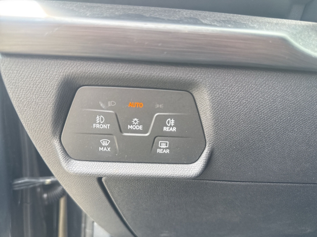 Fahrzeugabbildung CUPRA Formentor 1.5 TSI AHK NAVI SHZ LED R-KAM BeatsAu AHK-klappbar Digitales Cockpit Soundsystem