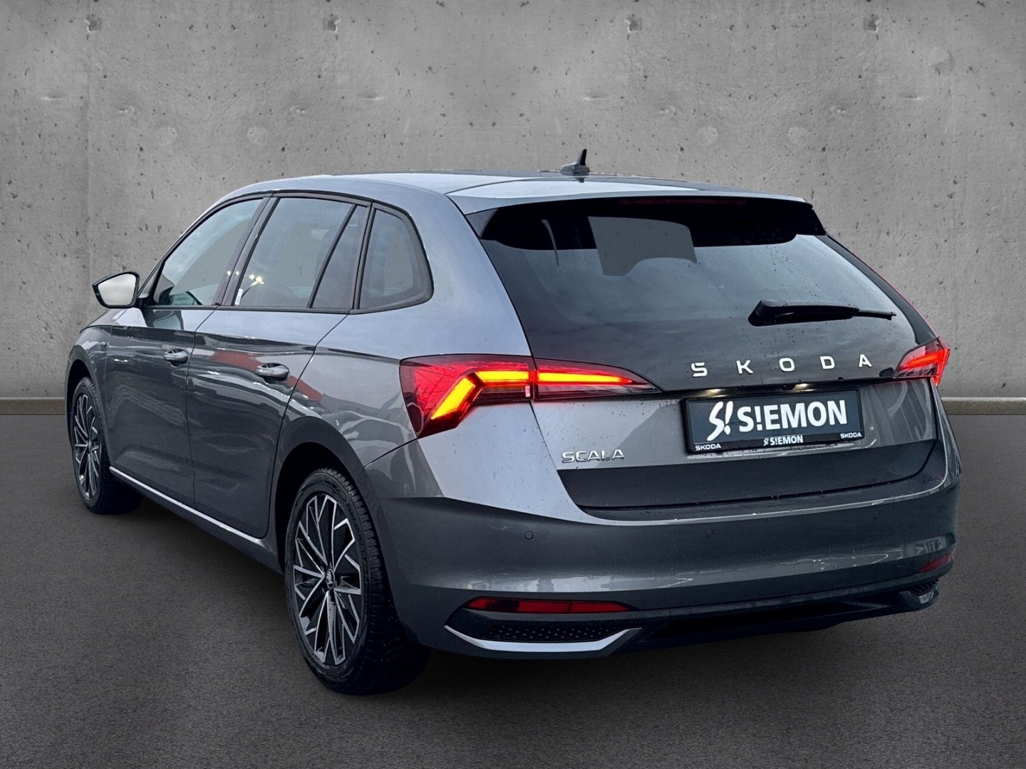 Fahrzeugabbildung SKODA Scala 1.0 TSI DSG Tour MatrLED Temp SHZ LHZ RKam