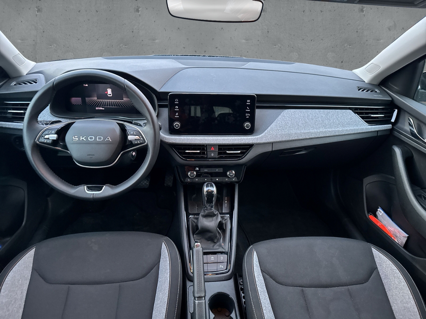 Fahrzeugabbildung SKODA Scala 1.0 TSI DSG Tour MatrLED Temp SHZ LHZ RKam