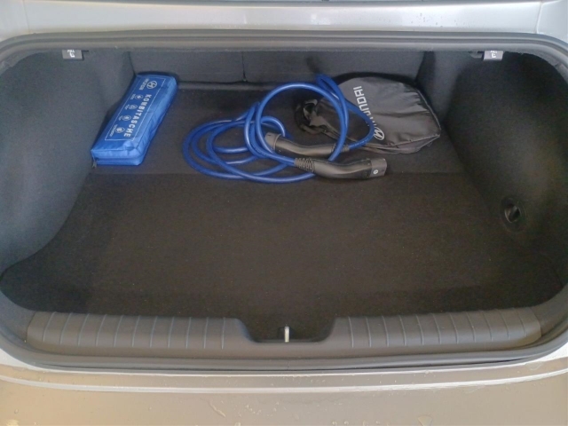 Fahrzeugabbildung Hyundai IONIQ 6 77,4kWh 4WD UNIQ HUD Navi Digitales Cockpit Memory Sitze Soundsystem Bose