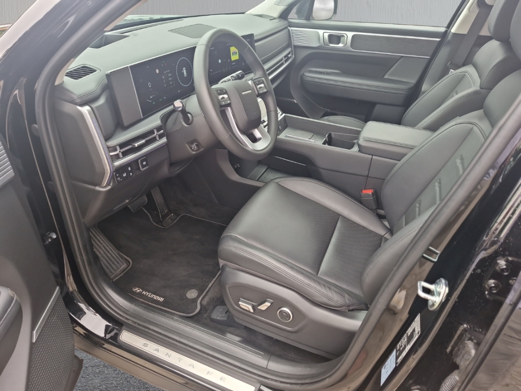 Fahrzeugabbildung Hyundai SANTA FE PHEV MY25 1.6 AT 4WD Signature Komf.P Tech.P AHK 5-Sitz Navi Leder Digi Cockpit