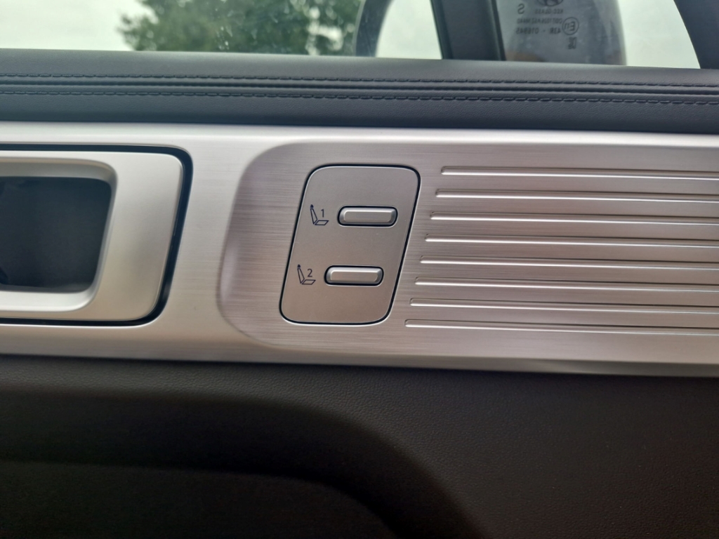 Fahrzeugabbildung Hyundai SANTA FE PHEV MY25 1.6 AT 4WD Signature Komf.P Tech.P AHK 5-Sitz Navi Leder Digi Cockpit