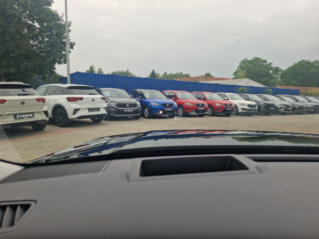 Fahrzeugabbildung Hyundai SANTA FE PHEV MY25 1.6 AT 4WD Signature Komf.P Tech.P AHK 5-Sitz Navi Leder Digi Cockpit