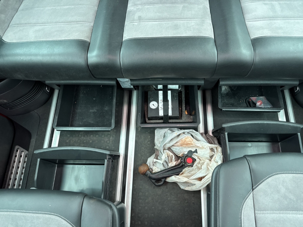 Fahrzeugabbildung Volkswagen T6.1 Multivan TDI DSG GenSIX AHK LED Nav ACC Kam