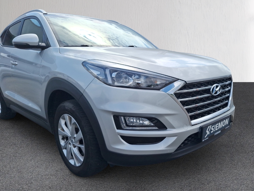 Fahrzeugabbildung Hyundai TUCSON 2WD 1.6 GDi NAVI LED DAB SHZ LenkradHZG PDC Klimaautomatik