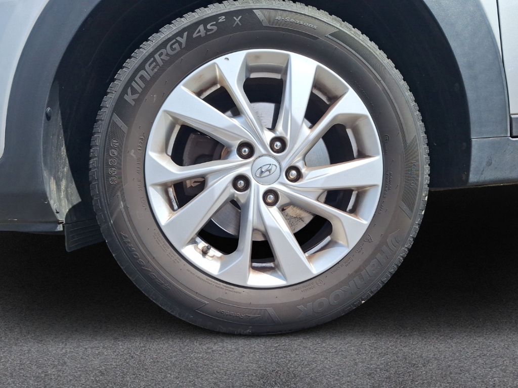 Fahrzeugabbildung Hyundai TUCSON 2WD 1.6 GDi NAVI LED DAB SHZ LenkradHZG PDC Klimaautomatik
